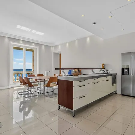 Holiday home Ref 2087 - - 3-bedrooms With Sea View For Rent Cannes