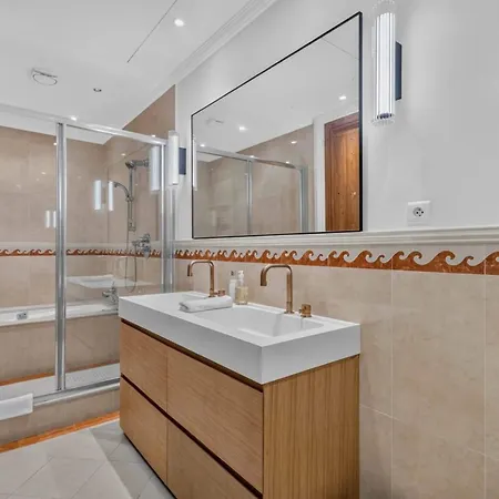 Prázdninový dům Ref 2087 - - 3-bedrooms With Sea View For Rent *